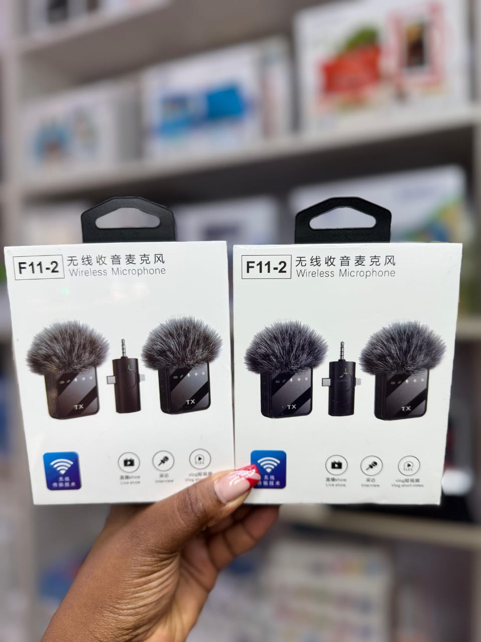F11-2 Wireless Microphone 3 in 1 For Iphone ,Type C And Camera.